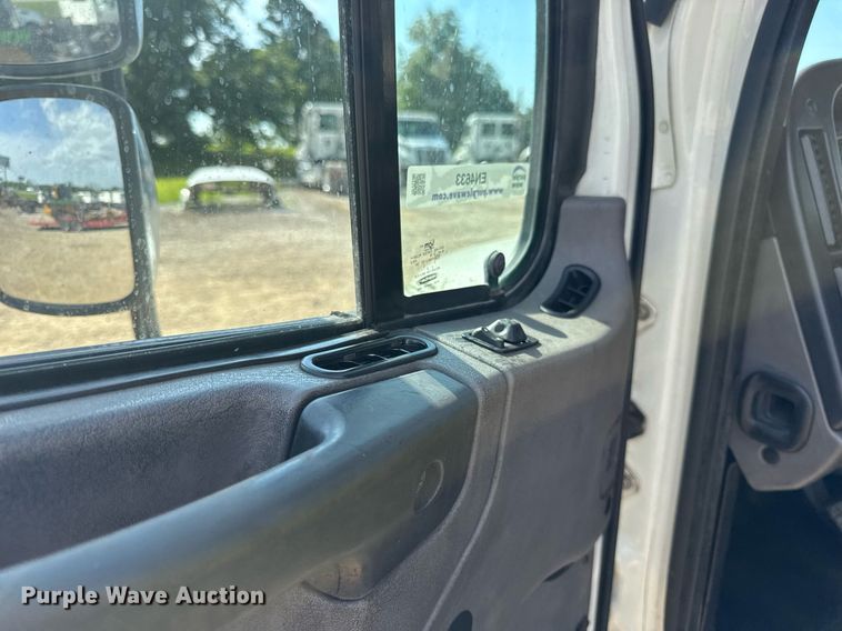 image for item EN4633 2014 Freightliner Business Class M2 semi truck