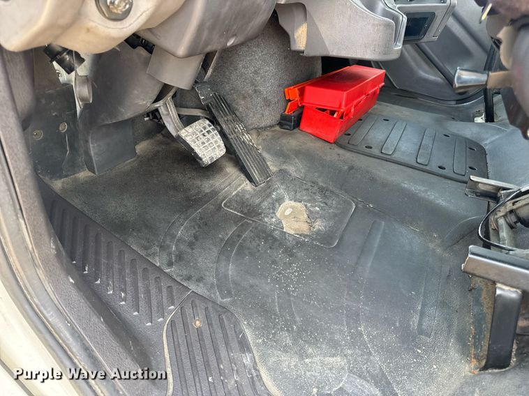 image for item EN4633 2014 Freightliner Business Class M2 semi truck