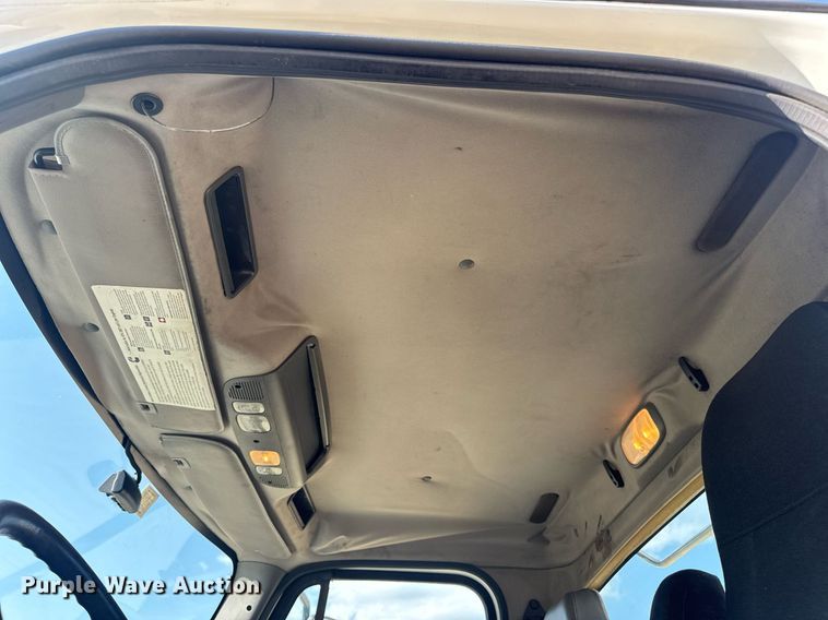 image for item EN4633 2014 Freightliner Business Class M2 semi truck