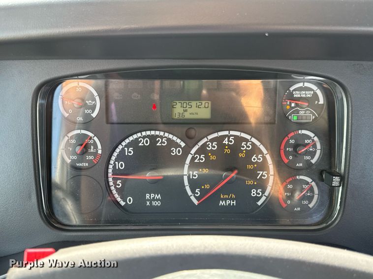 image for item EN4633 2014 Freightliner Business Class M2 semi truck