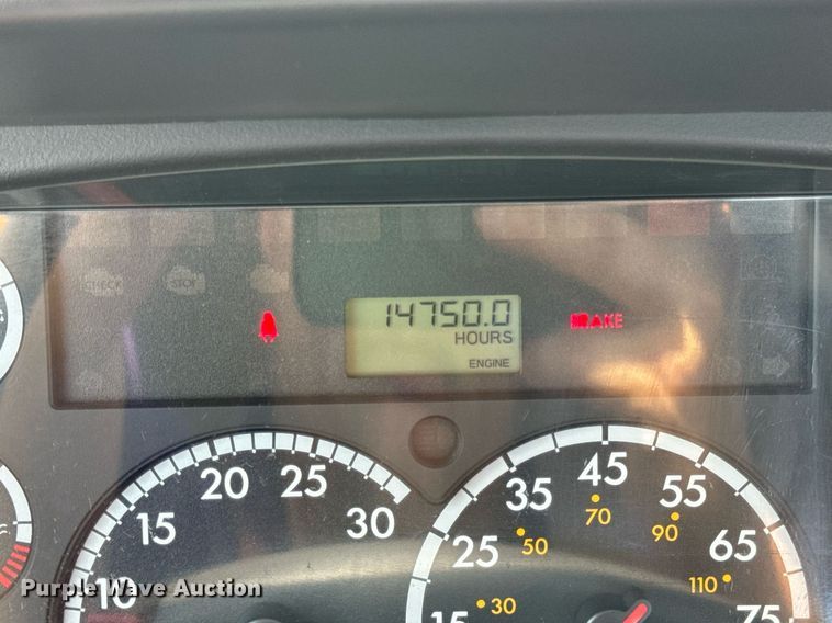 image for item EN4633 2014 Freightliner Business Class M2 semi truck