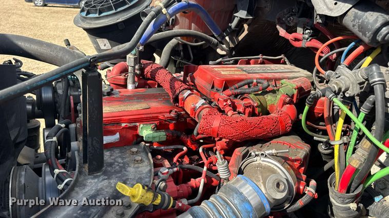 image for item EN4633 2014 Freightliner Business Class M2 semi truck