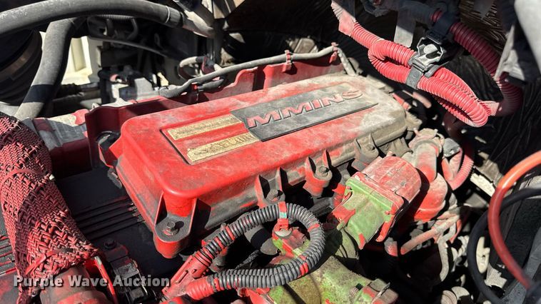 image for item EN4633 2014 Freightliner Business Class M2 semi truck