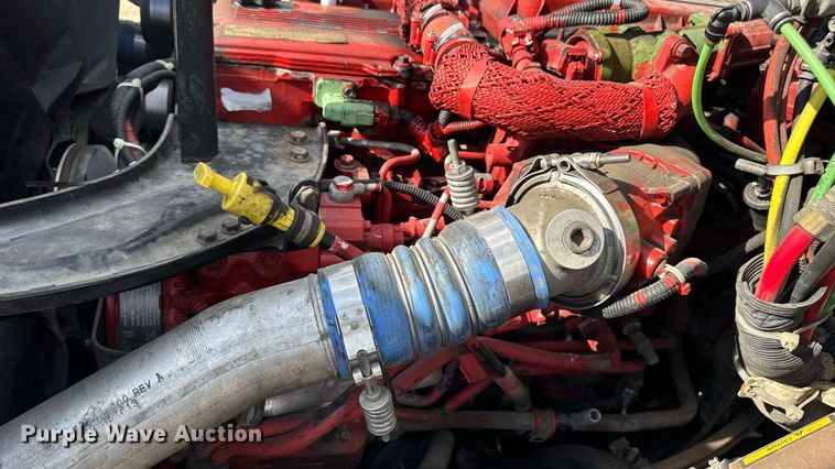 image for item EN4633 2014 Freightliner Business Class M2 semi truck