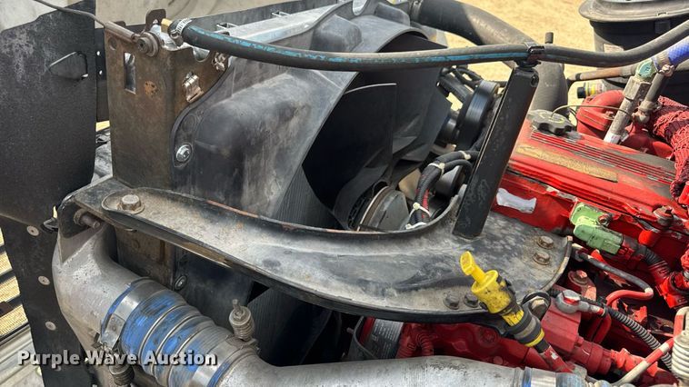 image for item EN4633 2014 Freightliner Business Class M2 semi truck