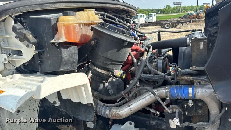 image for item EN4633 2014 Freightliner Business Class M2 semi truck