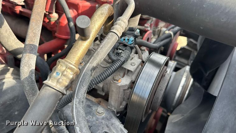 image for item EN4633 2014 Freightliner Business Class M2 semi truck