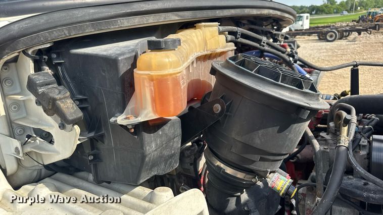 image for item EN4633 2014 Freightliner Business Class M2 semi truck