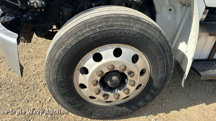 image for item EN4633 2014 Freightliner Business Class M2 semi truck