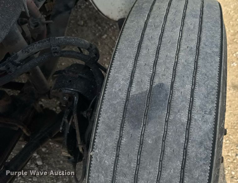 image for item EN4633 2014 Freightliner Business Class M2 semi truck