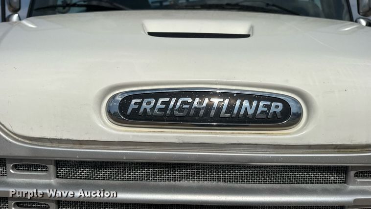 image for item EN4633 2014 Freightliner Business Class M2 semi truck