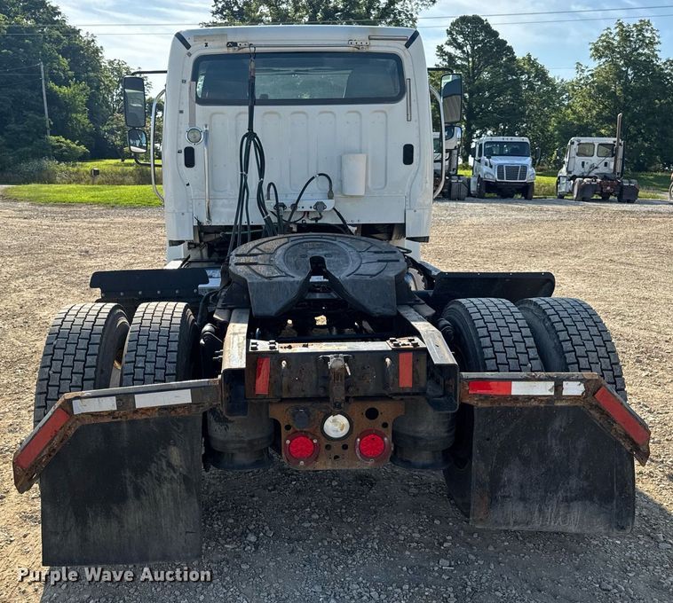 image for item EN4634 2015 Freightliner Business Class M2 semi truck