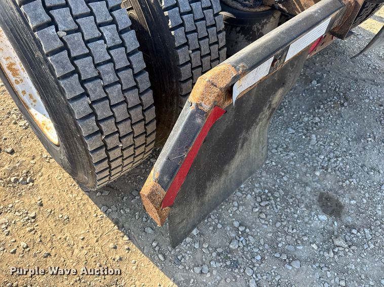 image for item EN4634 2015 Freightliner Business Class M2 semi truck