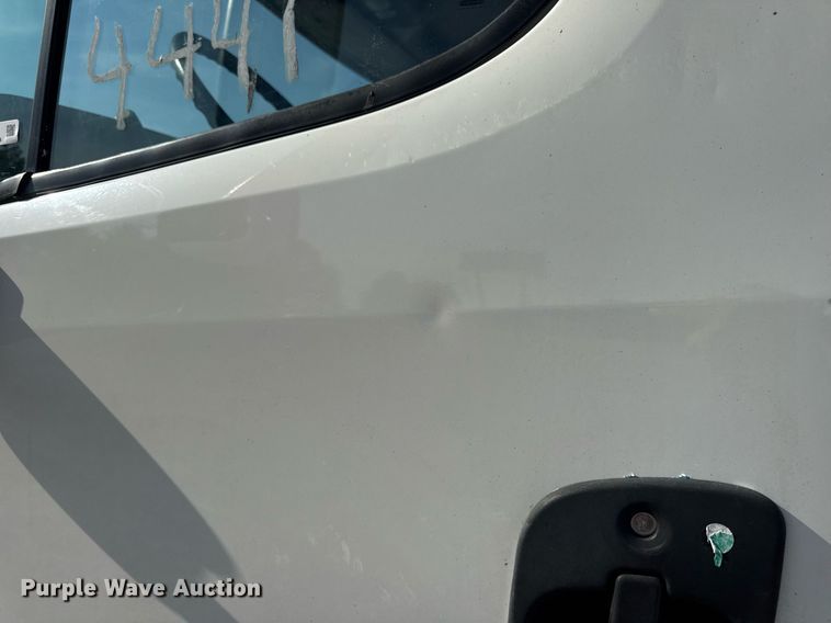 image for item EN4634 2015 Freightliner Business Class M2 semi truck