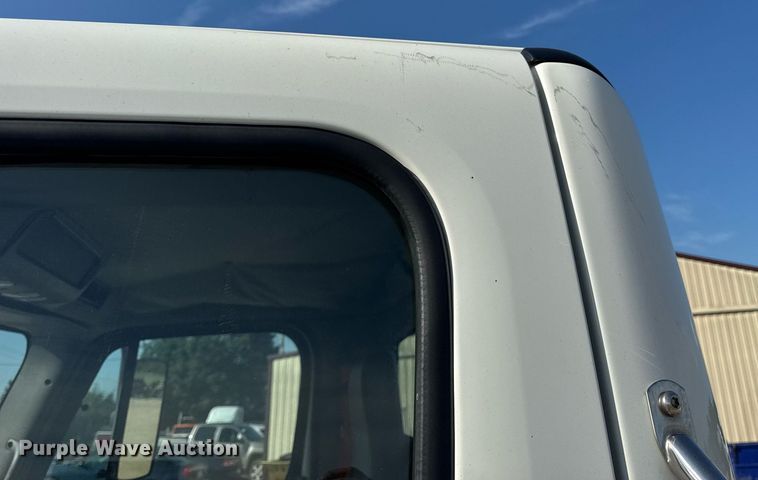 image for item EN4634 2015 Freightliner Business Class M2 semi truck