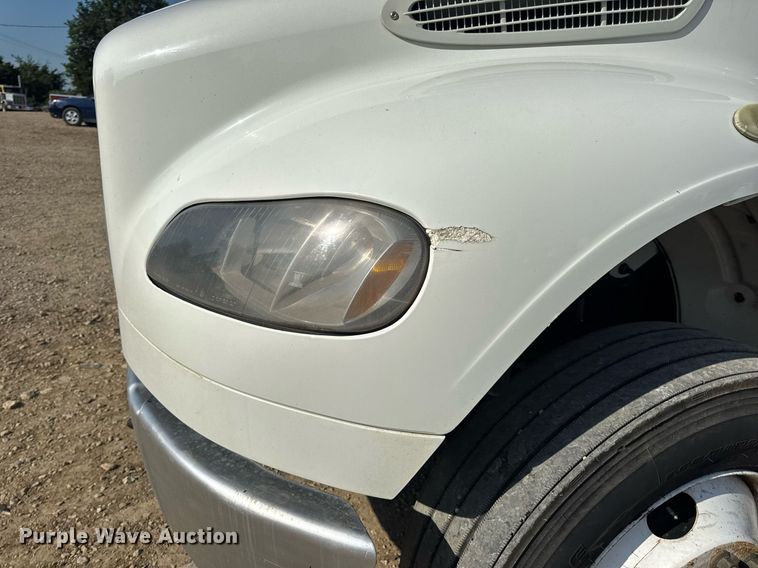 image for item EN4634 2015 Freightliner Business Class M2 semi truck