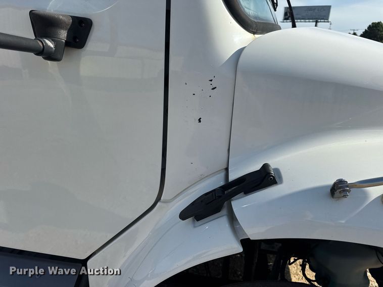 image for item EN4634 2015 Freightliner Business Class M2 semi truck