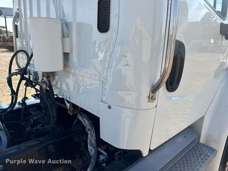 image for item EN4634 2015 Freightliner Business Class M2 semi truck