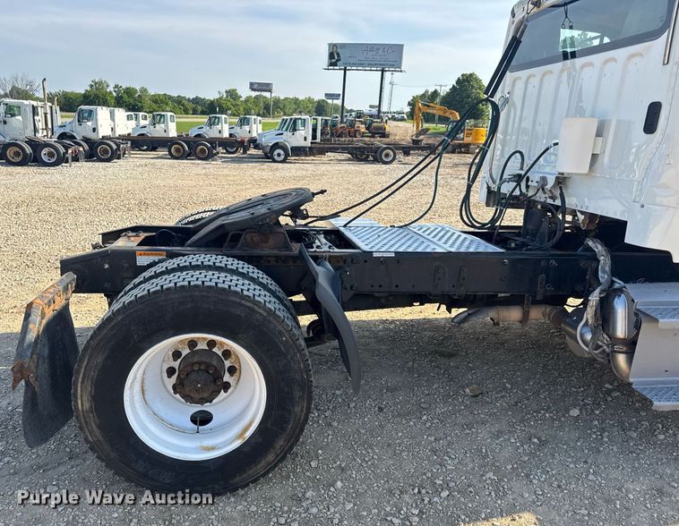 image for item EN4634 2015 Freightliner Business Class M2 semi truck