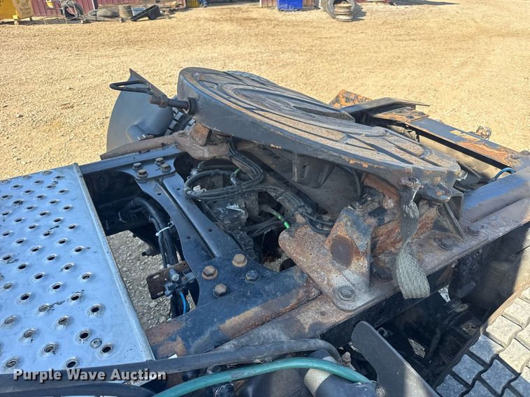 image for item EN4634 2015 Freightliner Business Class M2 semi truck