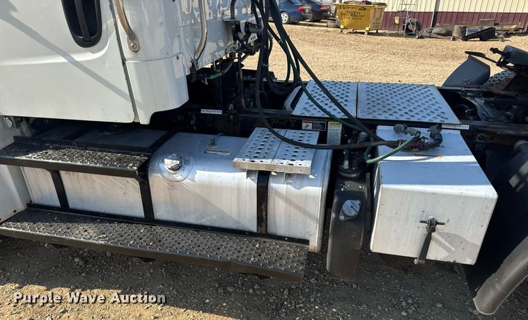 image for item EN4634 2015 Freightliner Business Class M2 semi truck