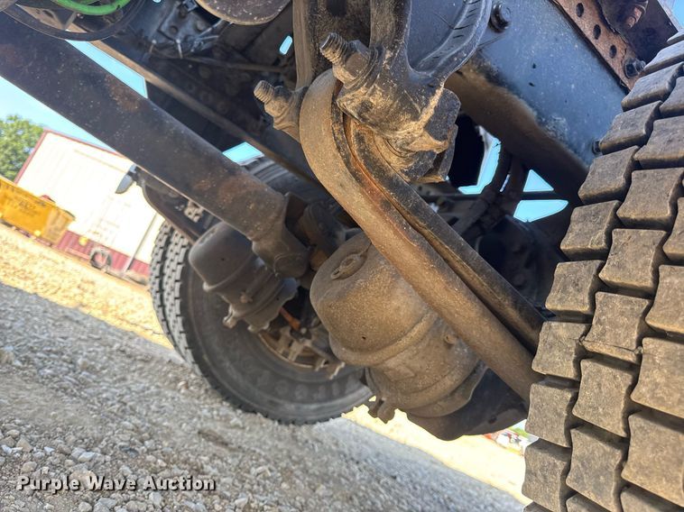 image for item EN4634 2015 Freightliner Business Class M2 semi truck