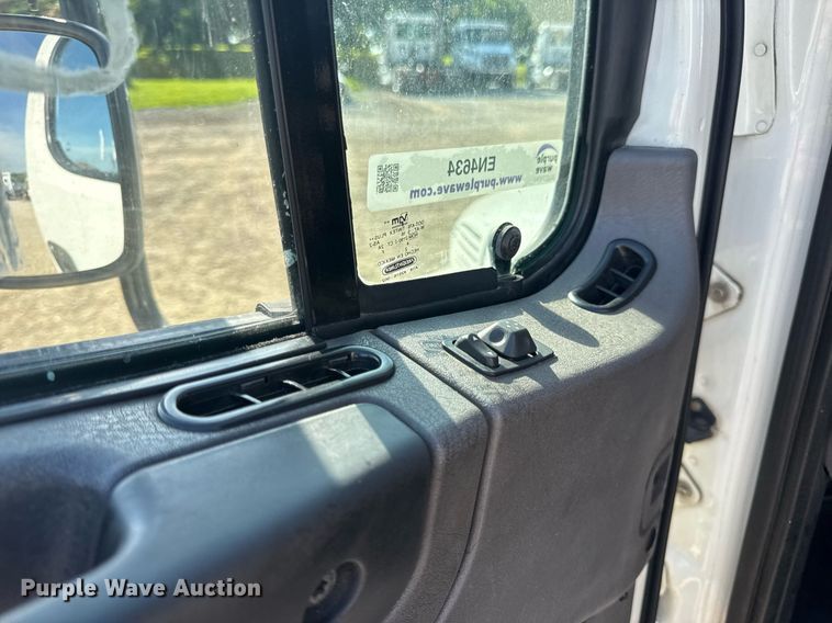 image for item EN4634 2015 Freightliner Business Class M2 semi truck