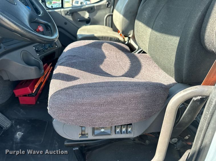 image for item EN4634 2015 Freightliner Business Class M2 semi truck