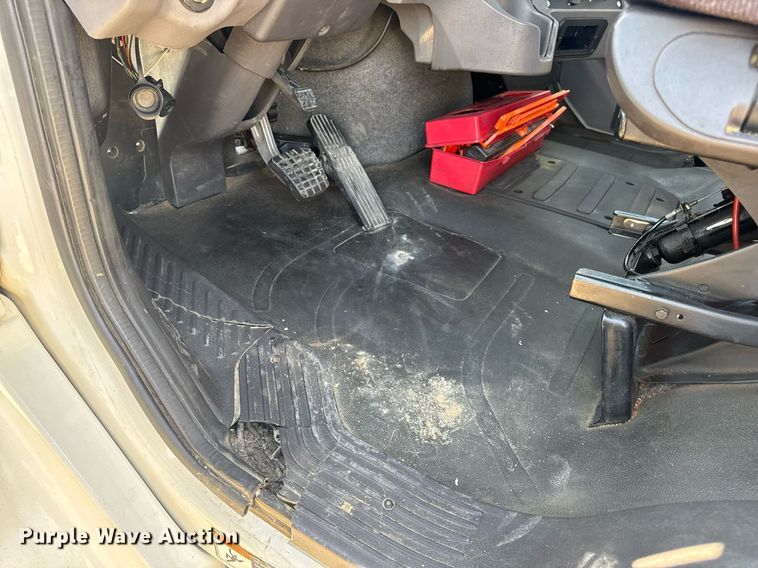 image for item EN4634 2015 Freightliner Business Class M2 semi truck