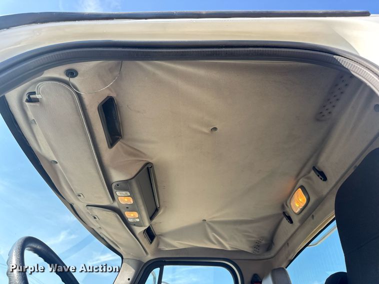 image for item EN4634 2015 Freightliner Business Class M2 semi truck