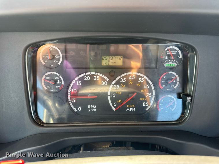 image for item EN4634 2015 Freightliner Business Class M2 semi truck