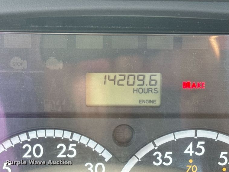 image for item EN4634 2015 Freightliner Business Class M2 semi truck