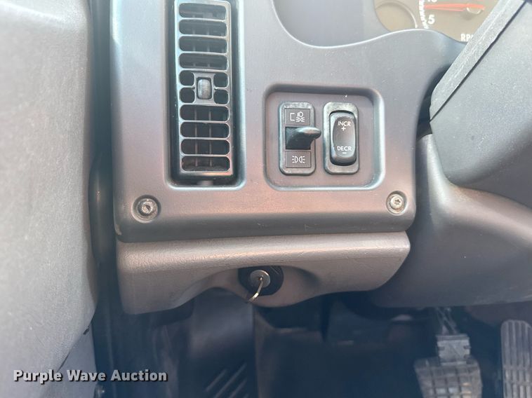 image for item EN4634 2015 Freightliner Business Class M2 semi truck