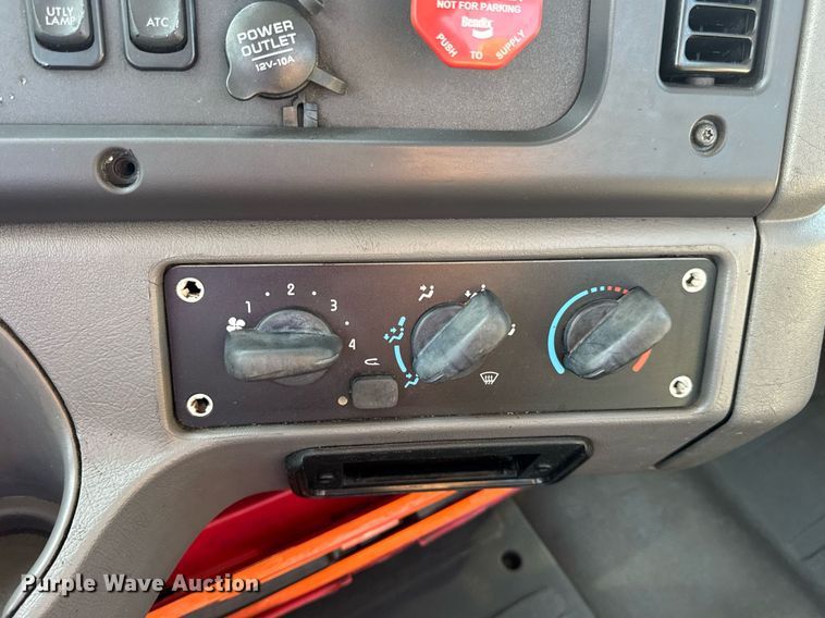 image for item EN4634 2015 Freightliner Business Class M2 semi truck