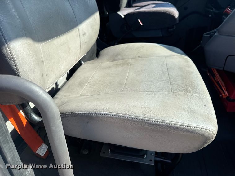 image for item EN4634 2015 Freightliner Business Class M2 semi truck