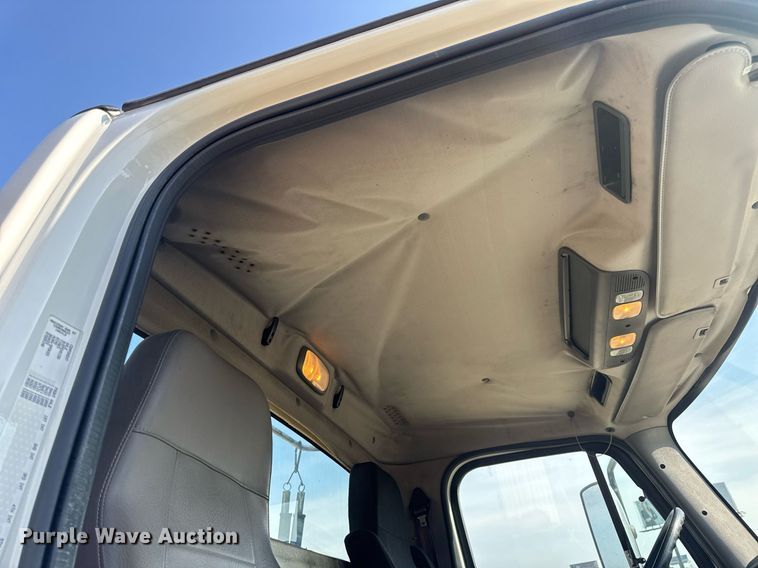 image for item EN4634 2015 Freightliner Business Class M2 semi truck