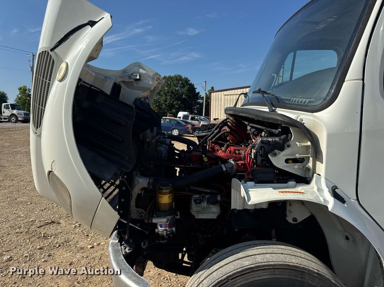 image for item EN4634 2015 Freightliner Business Class M2 semi truck