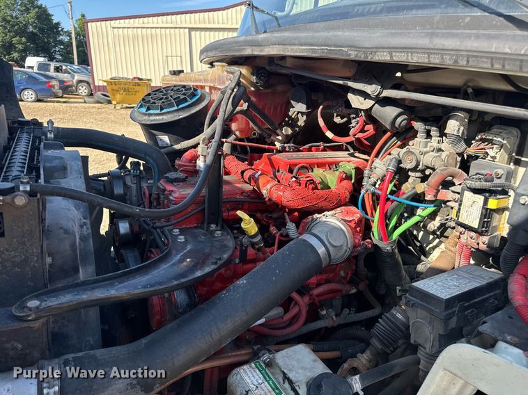 image for item EN4634 2015 Freightliner Business Class M2 semi truck