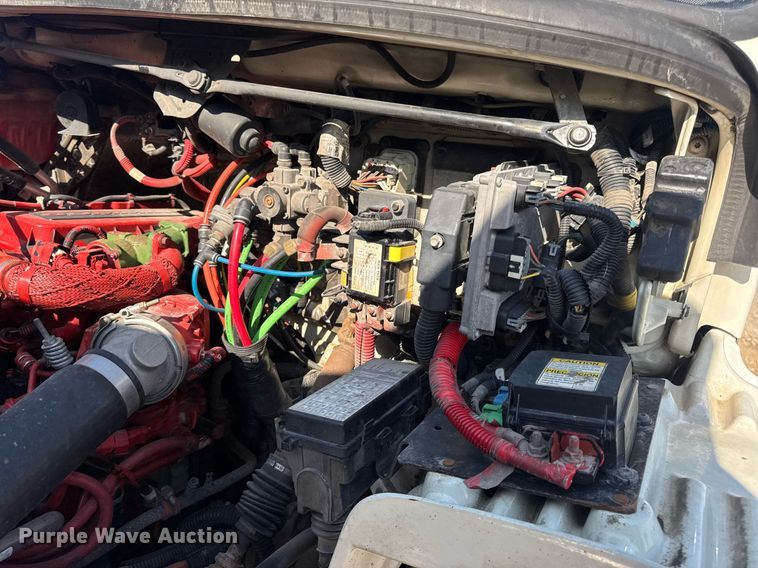 image for item EN4634 2015 Freightliner Business Class M2 semi truck