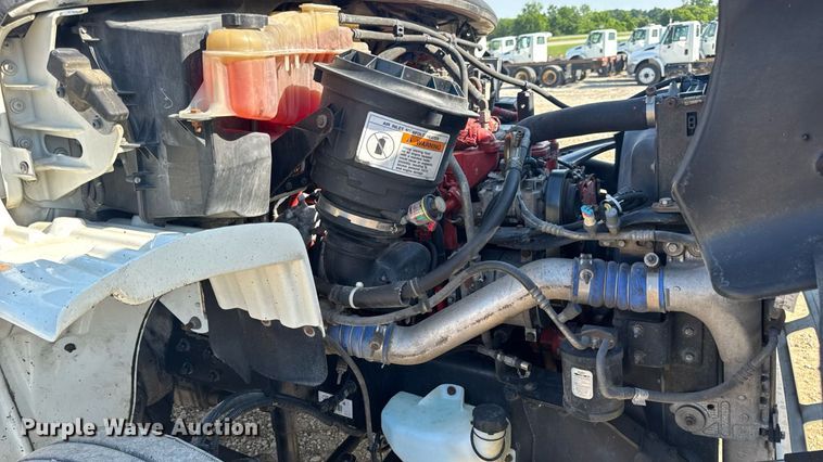 image for item EN4634 2015 Freightliner Business Class M2 semi truck