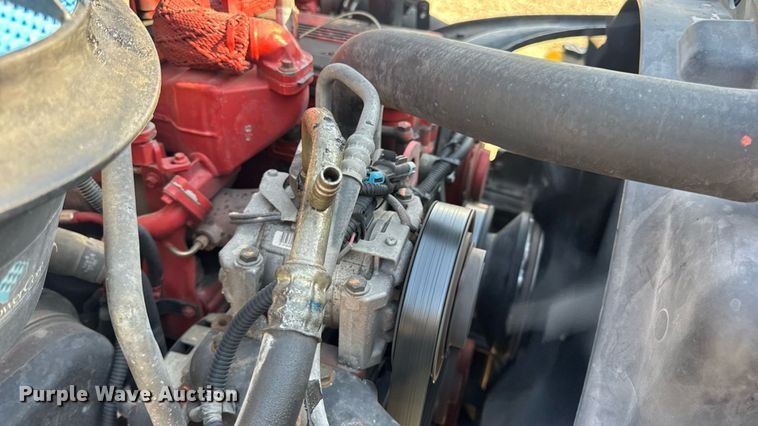 image for item EN4634 2015 Freightliner Business Class M2 semi truck