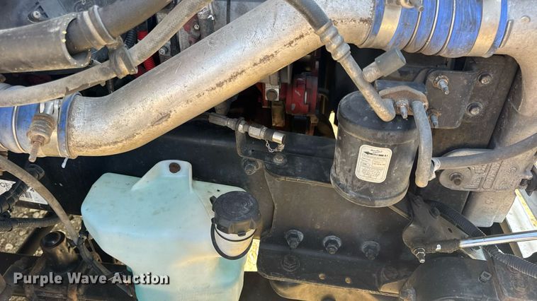 image for item EN4634 2015 Freightliner Business Class M2 semi truck