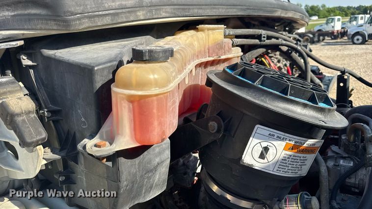 image for item EN4634 2015 Freightliner Business Class M2 semi truck