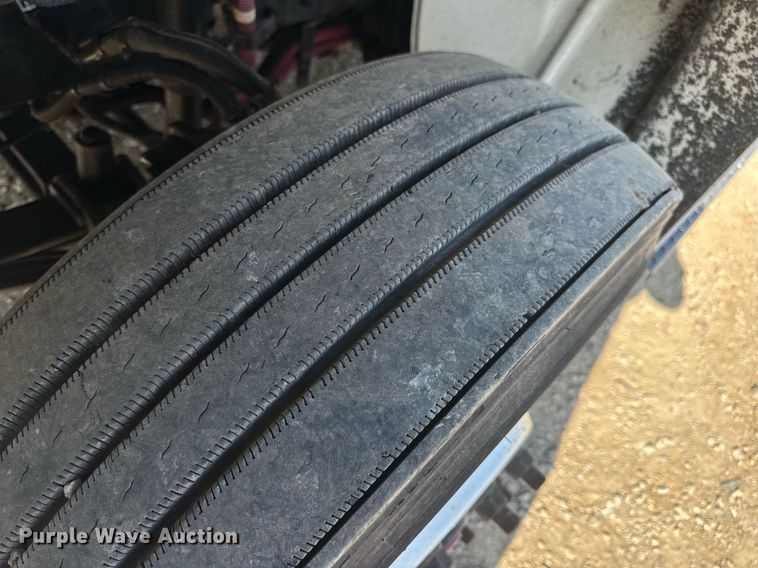 image for item EN4634 2015 Freightliner Business Class M2 semi truck