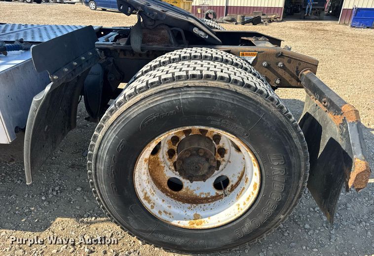 image for item EN4634 2015 Freightliner Business Class M2 semi truck