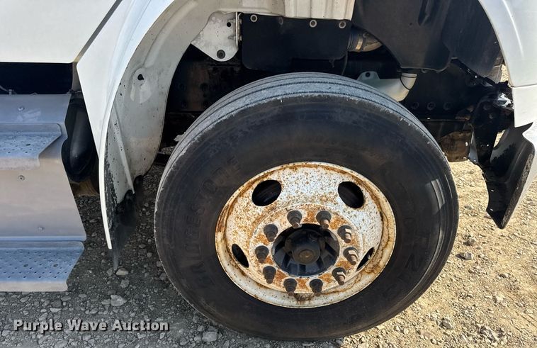 image for item EN4634 2015 Freightliner Business Class M2 semi truck