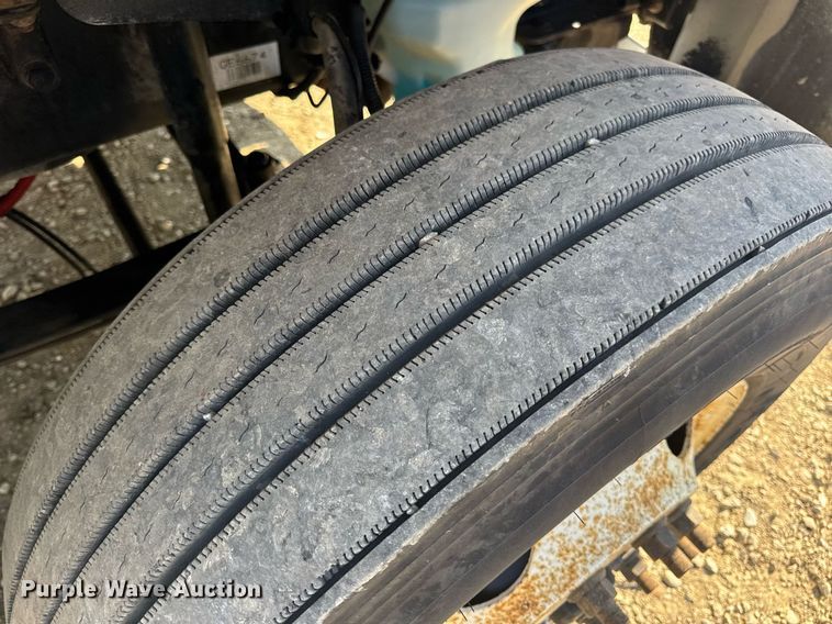 image for item EN4634 2015 Freightliner Business Class M2 semi truck