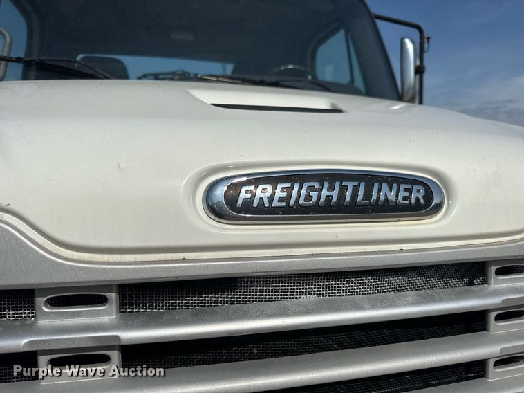 image for item EN4634 2015 Freightliner Business Class M2 semi truck