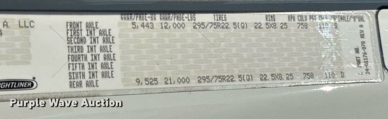 image for item EN4634 2015 Freightliner Business Class M2 semi truck