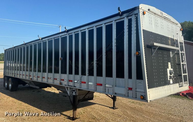 image for item EN4639 2007 Cornhusker 800ALSR-71906-5923 grain trailer